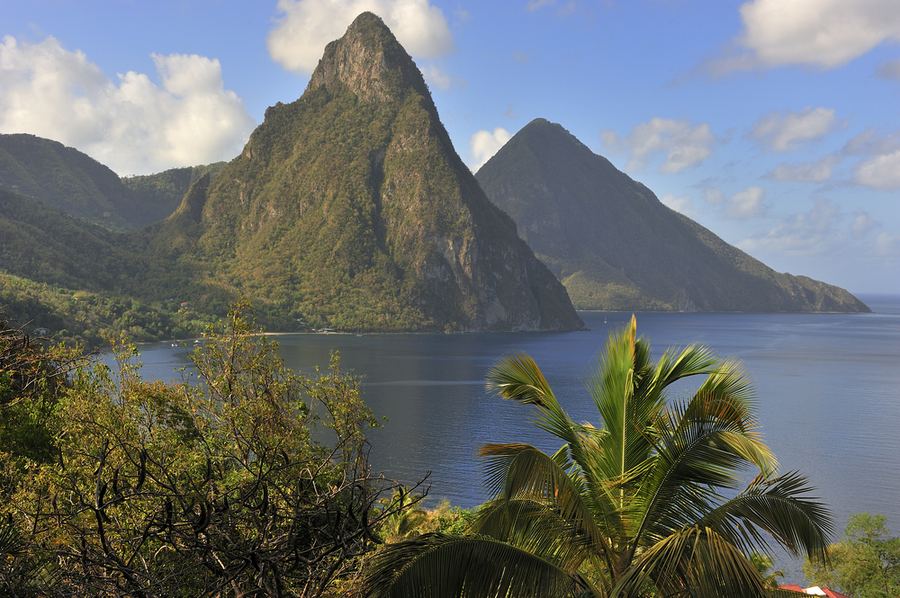 SAINT LUCIA – PITONS, SADEMETSÄT JA RANNIKKO
